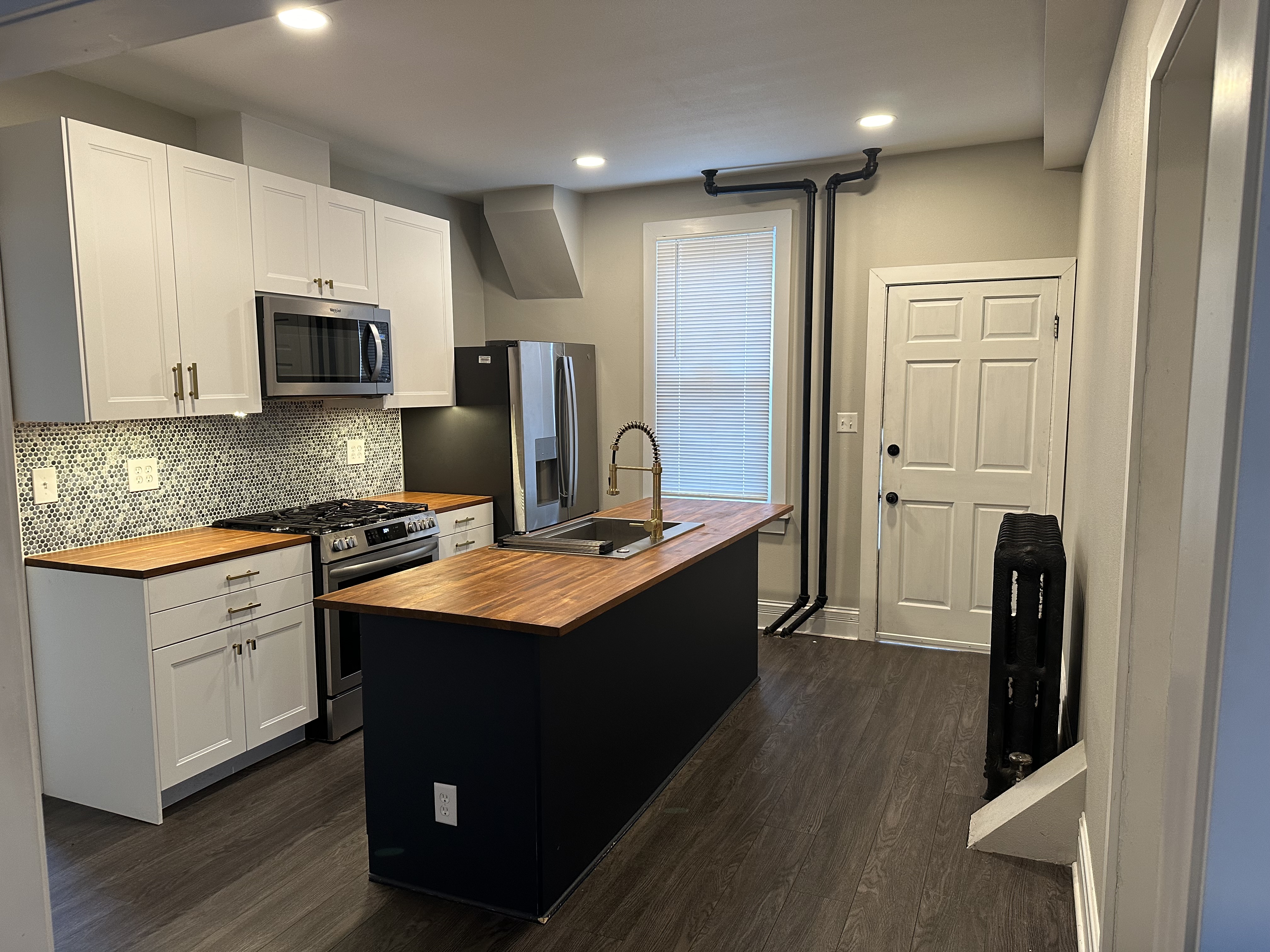 822 E Homer St - Duplex - Lower Unit